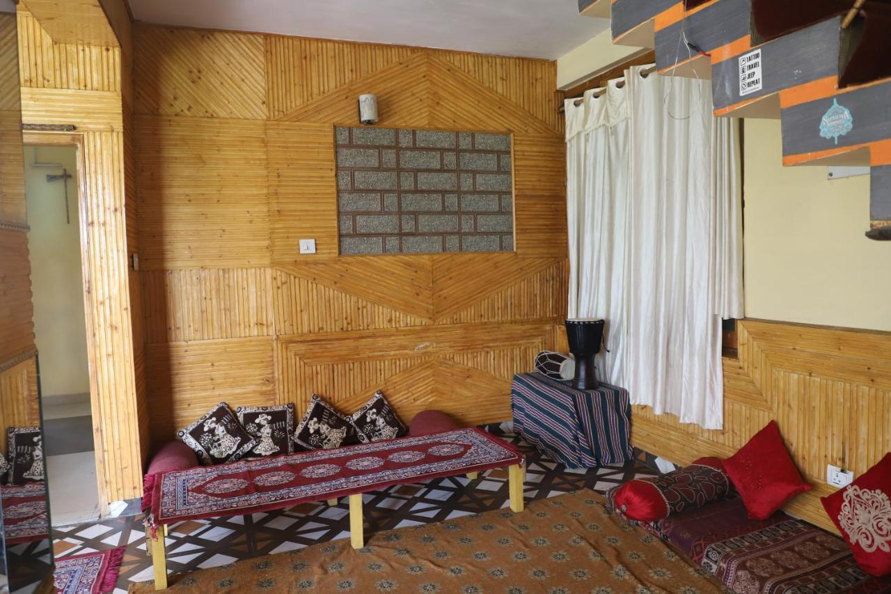Indian Backpackers Hostel Manāli Eksteriør bilde