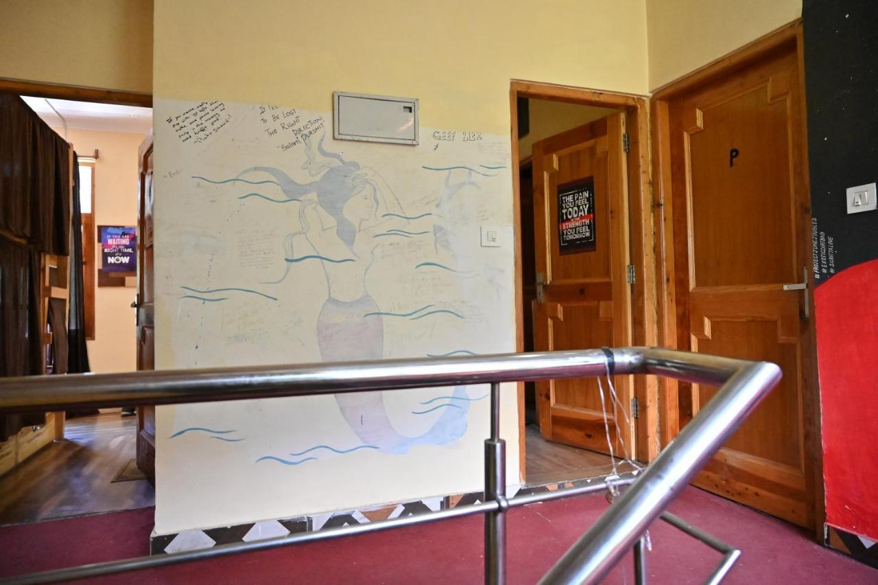 Indian Backpackers Hostel Manāli Eksteriør bilde